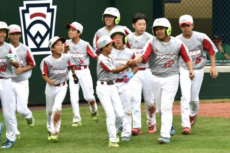 Japan hits three homers in close 3-2 win against Czechia to advance